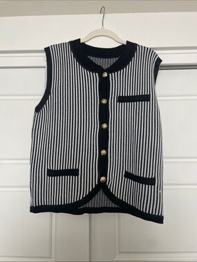 MT Black and White Striped Knit Sleeveless Vest